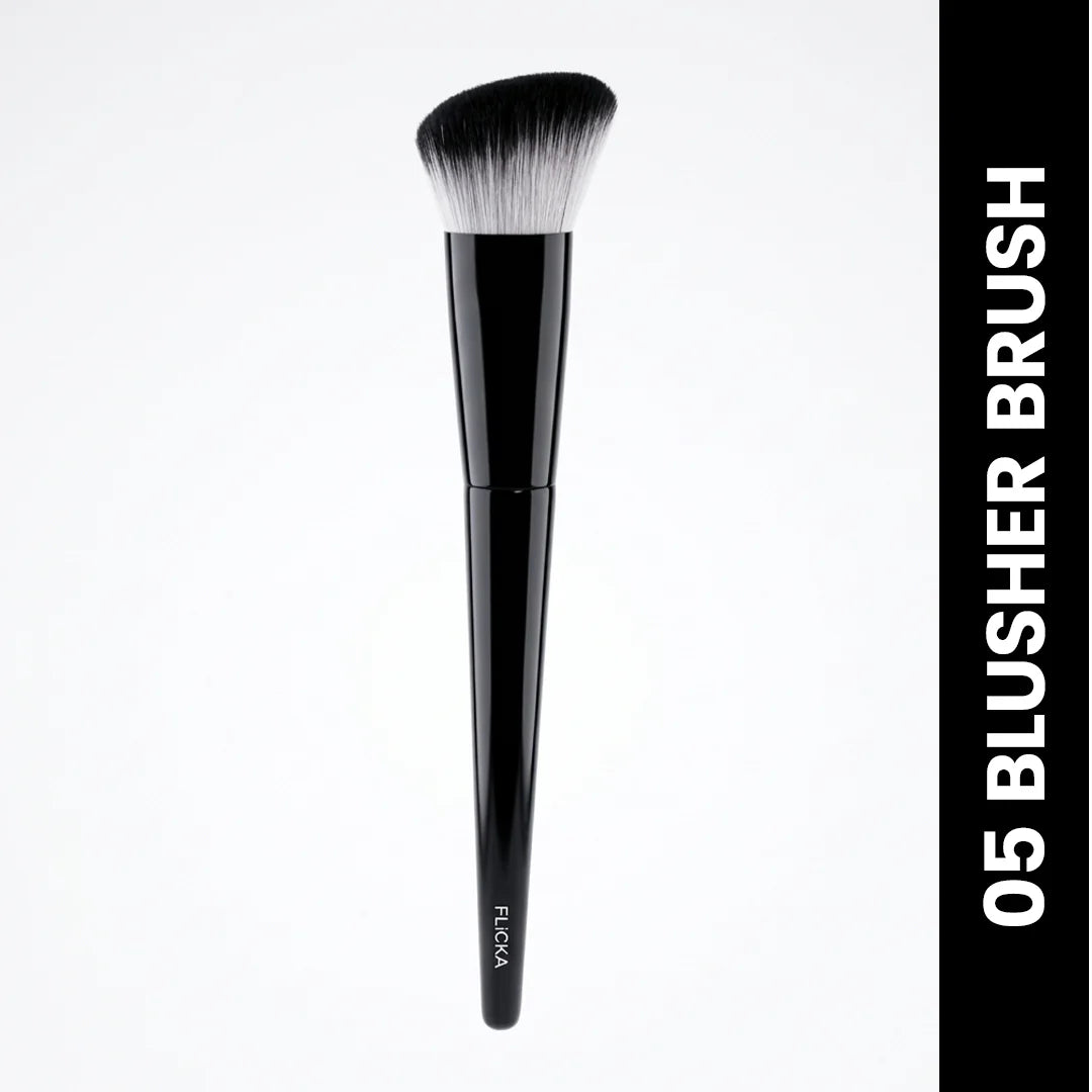 05 Blusher Brush.