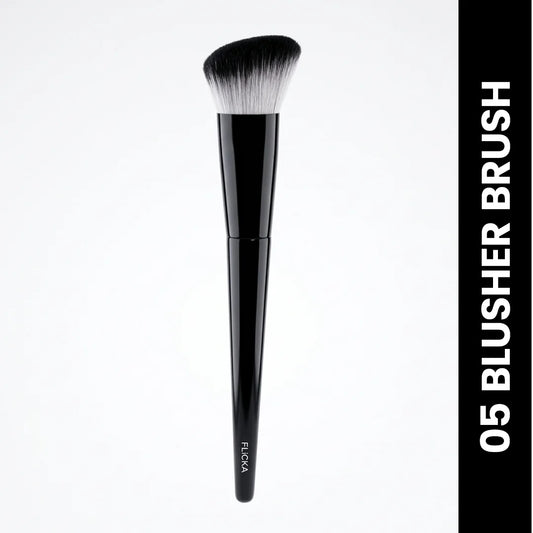 05 Blusher Brush.