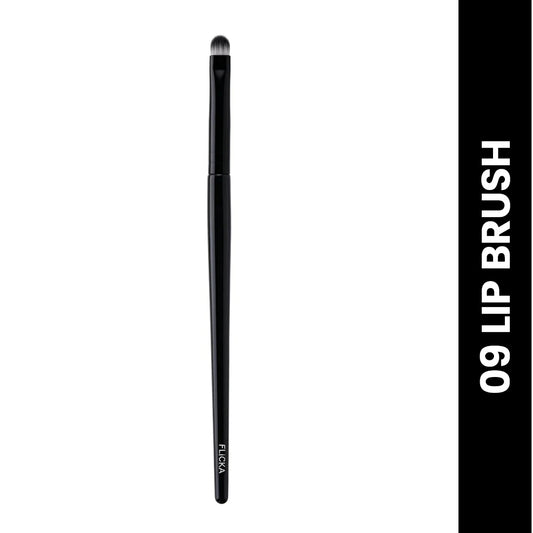 09 Lip Brush